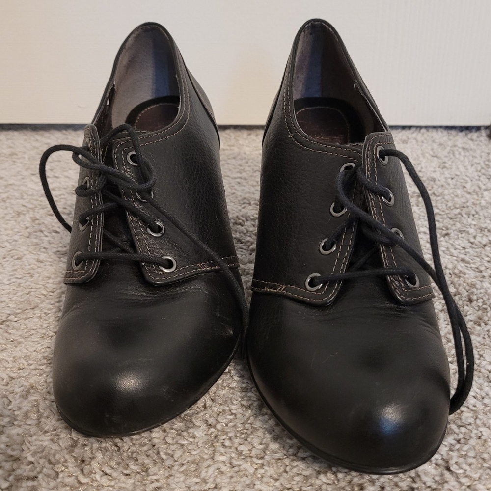 Söfft leather lace up witchy booties